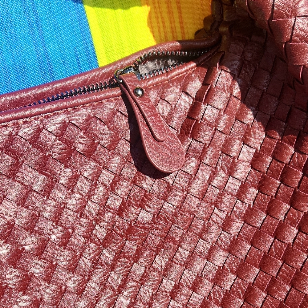 ✨️Source Unknown Woven Shoulder Bag in Burgundy - Picture 2 of 16